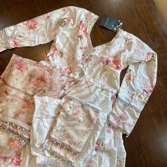 Brand New Lashkaraa White Floral Pant Style Anarkali - Picture 5 of 12